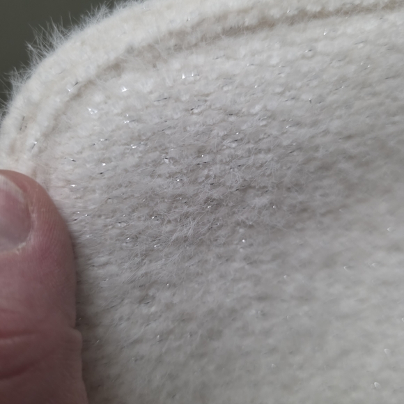 GWP Chanel Beauté Cream Textured Pouch With Snowflake Charm - Picture 4 of 8